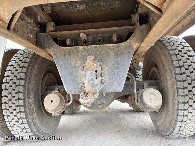 image for item EA0570 1985 Western Star 4900 water truck
