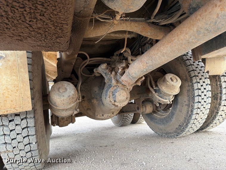 image for item EA0570 1985 Western Star 4900 water truck