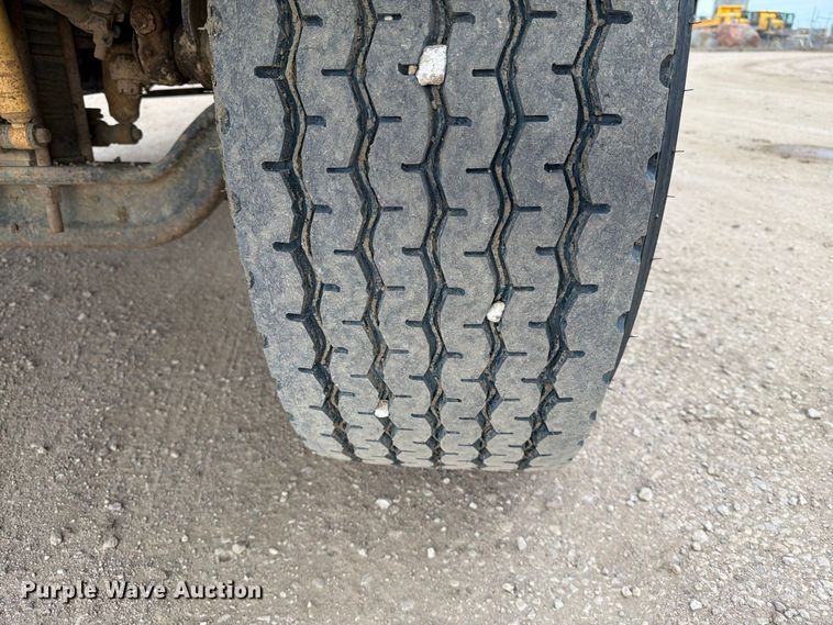 image for item EA0570 1985 Western Star 4900 water truck
