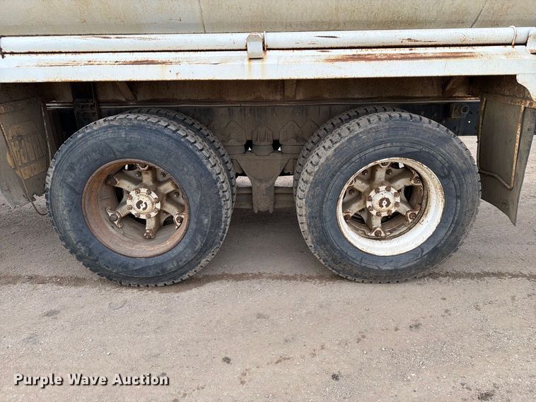 image for item EA0570 1985 Western Star 4900 water truck