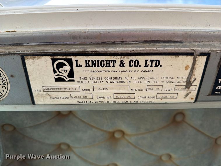 image for item EA0570 1985 Western Star 4900 water truck