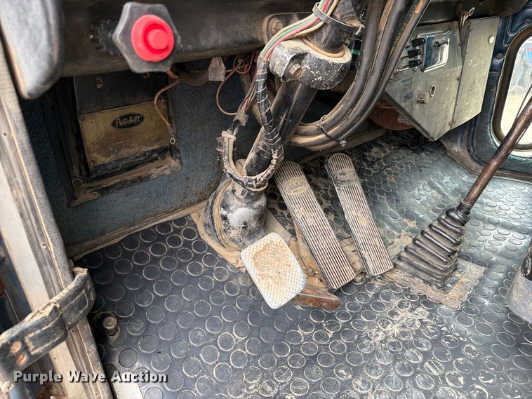 image for item EA0572 1978 Peterbilt 359 semi truck