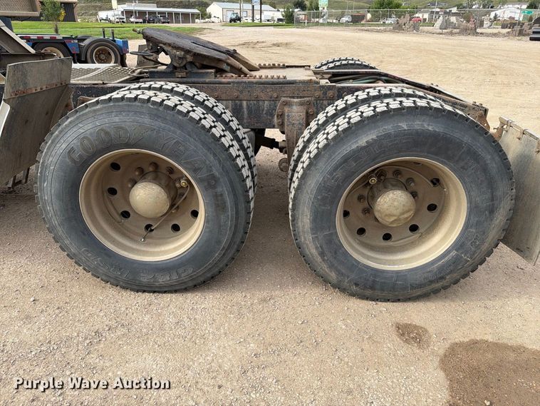 image for item EA0572 1978 Peterbilt 359 semi truck
