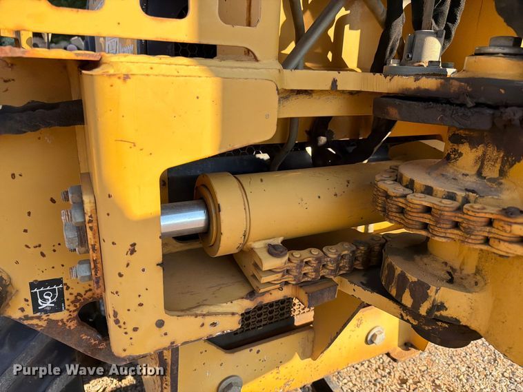image for item EA7364 2003 Vermeer RT450 trencher