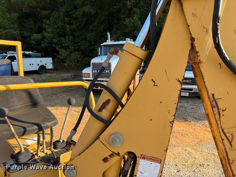 image for item EA7364 2003 Vermeer RT450 trencher