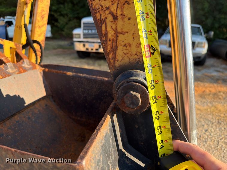 image for item EA7364 2003 Vermeer RT450 trencher