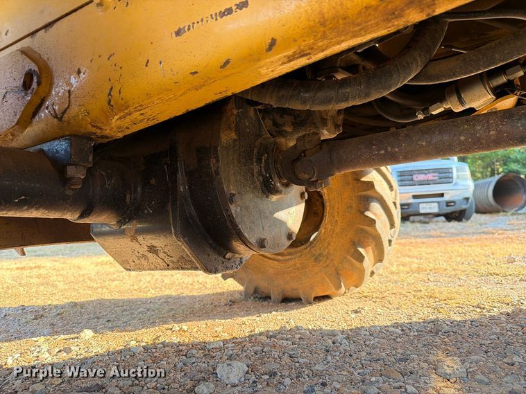 image for item EA7364 2003 Vermeer RT450 trencher