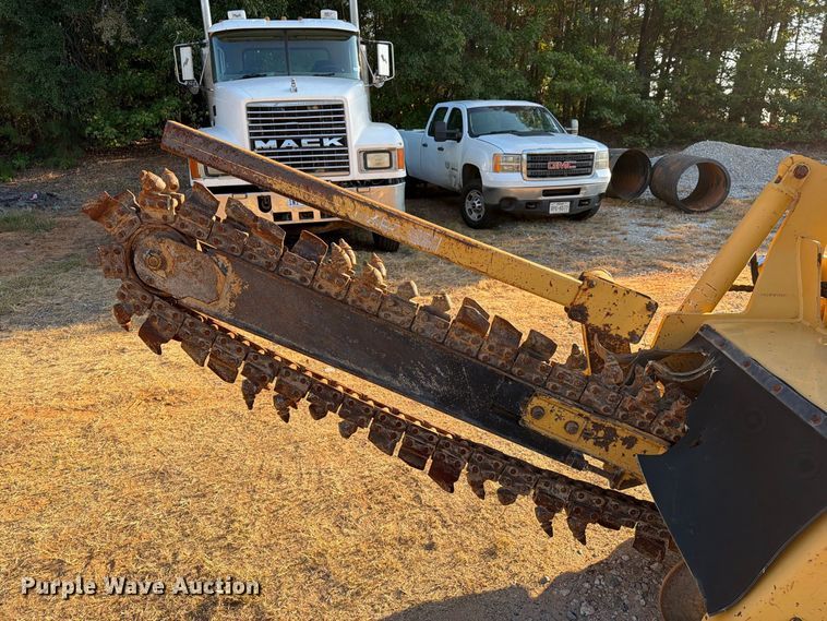 image for item EA7364 2003 Vermeer RT450 trencher