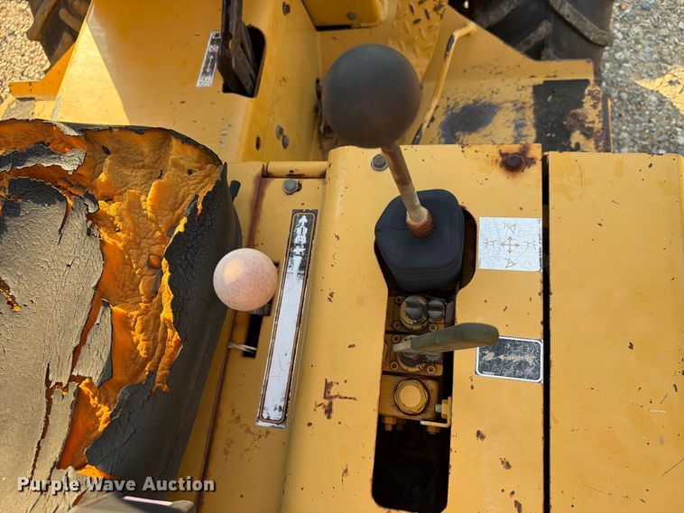 image for item EA7364 2003 Vermeer RT450 trencher