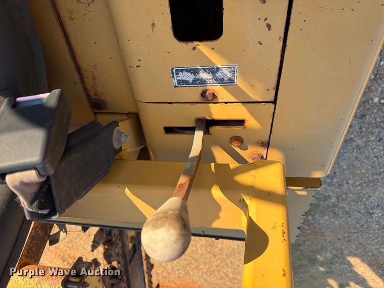 image for item EA7364 2003 Vermeer RT450 trencher