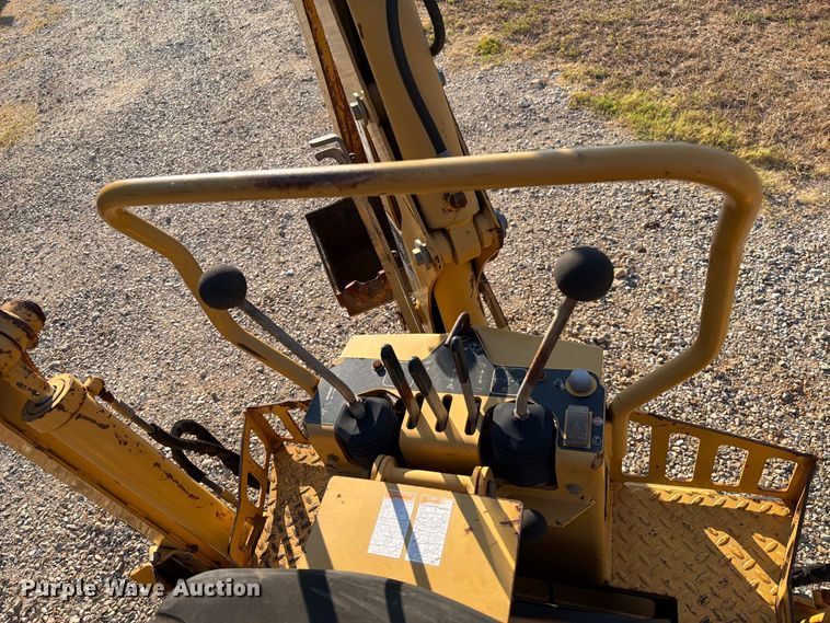 image for item EA7364 2003 Vermeer RT450 trencher