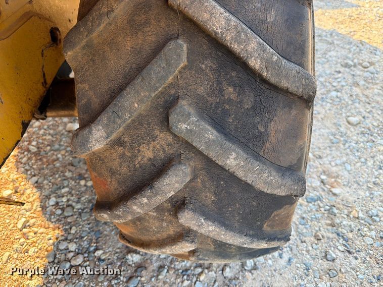 image for item EA7364 2003 Vermeer RT450 trencher
