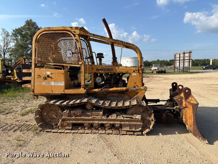 image for item EA7372 1995 Dressta TD-8H dozer