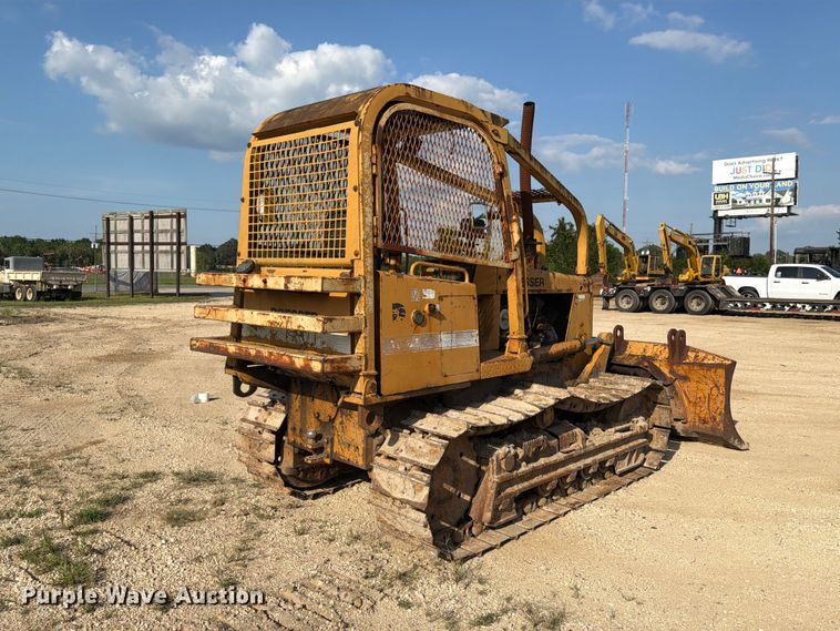 image for item EA7372 1995 Dressta TD-8H dozer