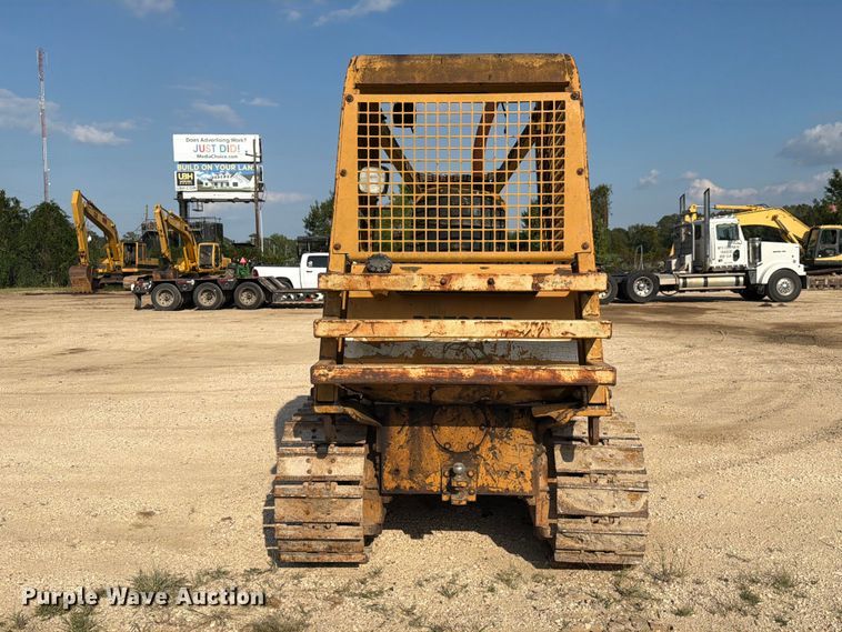 image for item EA7372 1995 Dressta TD-8H dozer