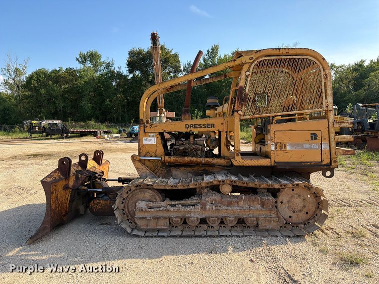 image for item EA7372 1995 Dressta TD-8H dozer