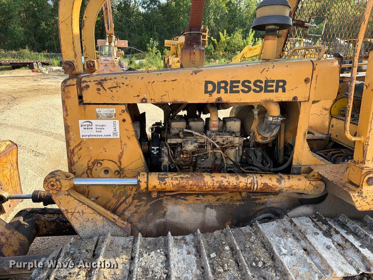 image for item EA7372 1995 Dressta TD-8H dozer