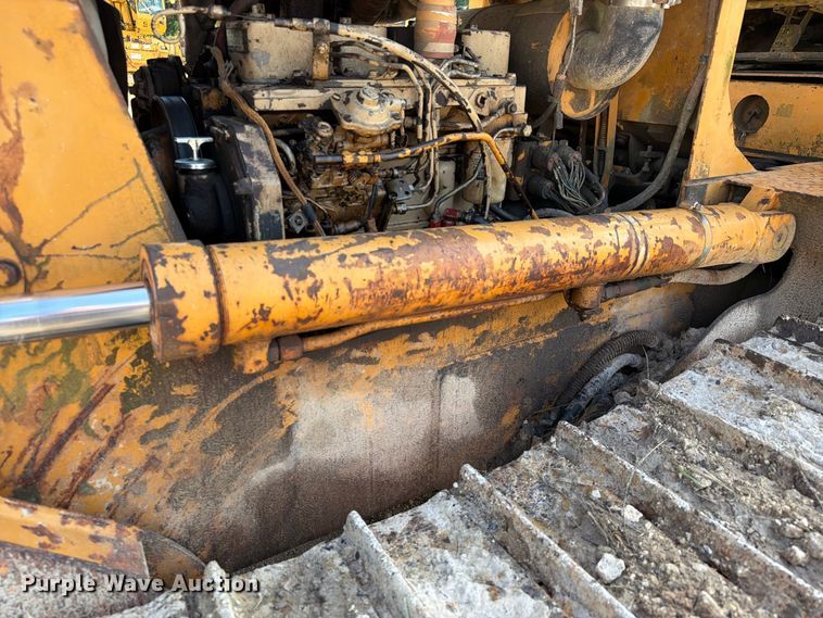 image for item EA7372 1995 Dressta TD-8H dozer