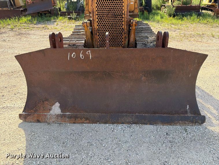 image for item EA7372 1995 Dressta TD-8H dozer