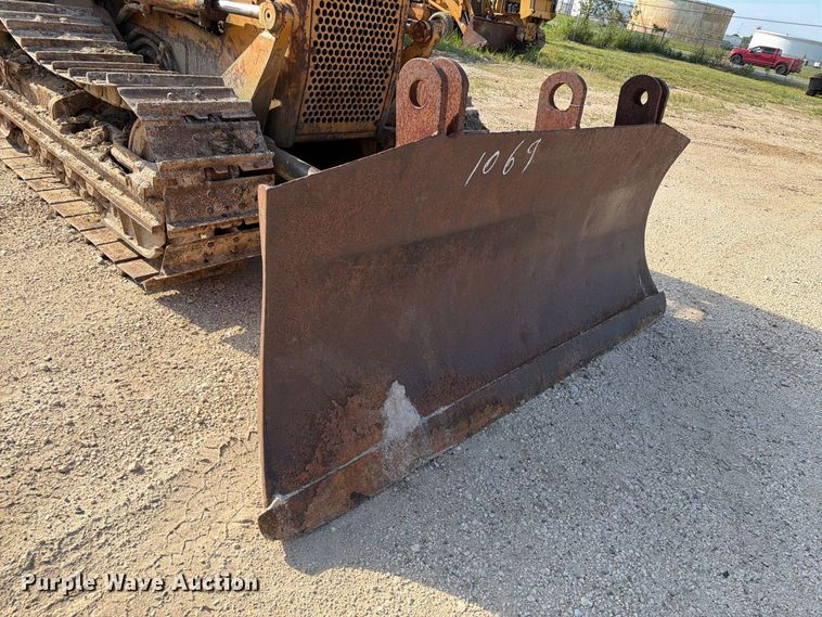 image for item EA7372 1995 Dressta TD-8H dozer