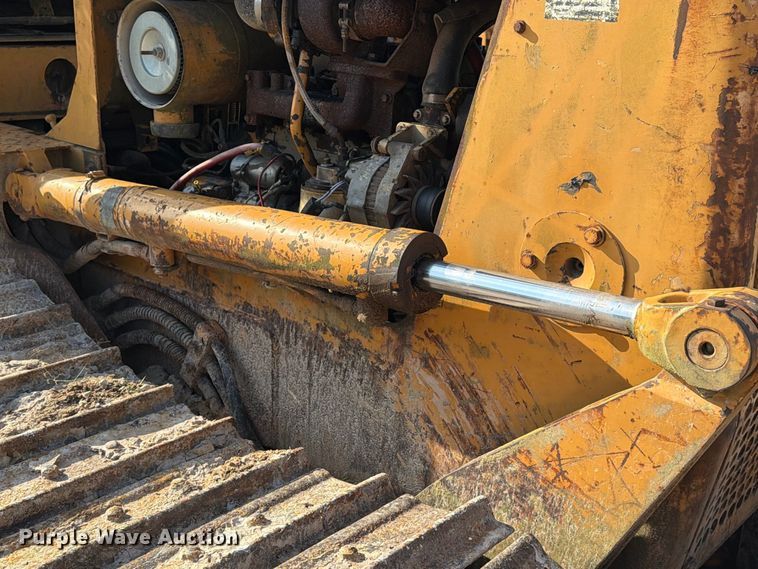 image for item EA7372 1995 Dressta TD-8H dozer