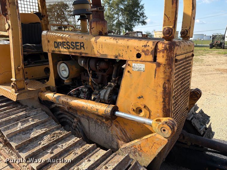 image for item EA7372 1995 Dressta TD-8H dozer
