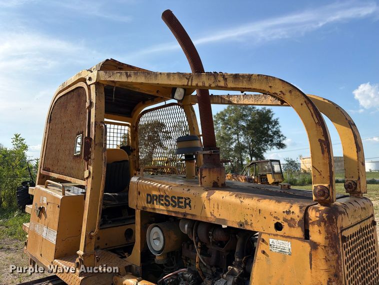 image for item EA7372 1995 Dressta TD-8H dozer