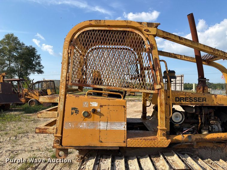 image for item EA7372 1995 Dressta TD-8H dozer