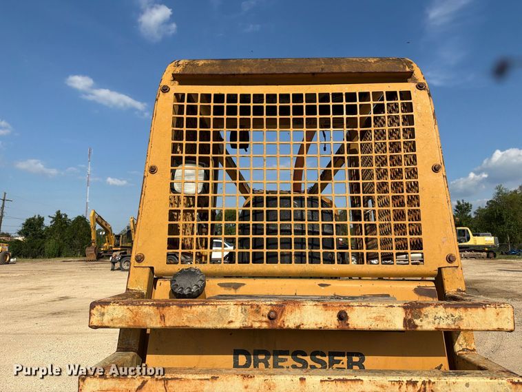 image for item EA7372 1995 Dressta TD-8H dozer