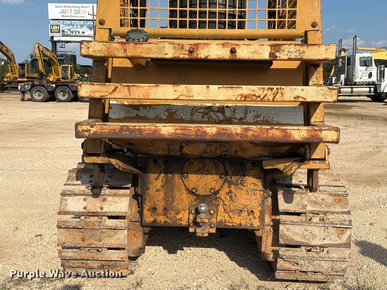 image for item EA7372 1995 Dressta TD-8H dozer