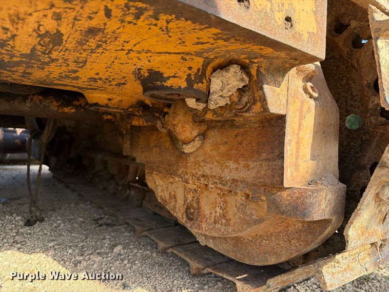 image for item EA7372 1995 Dressta TD-8H dozer