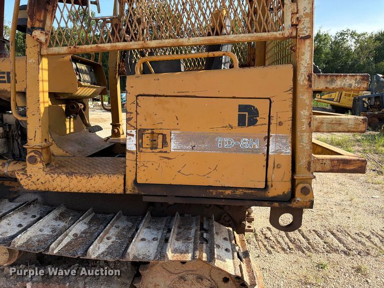 image for item EA7372 1995 Dressta TD-8H dozer