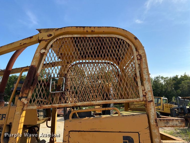 image for item EA7372 1995 Dressta TD-8H dozer