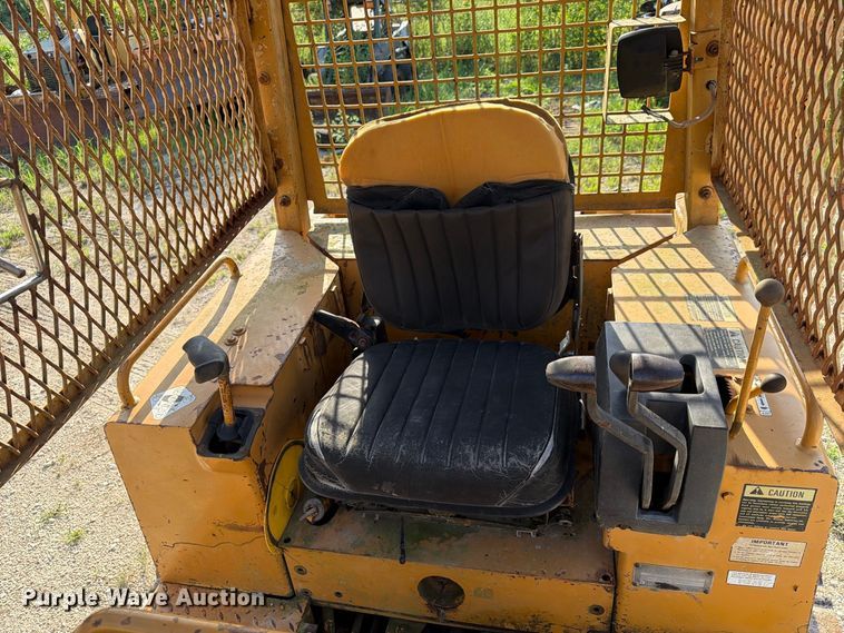 image for item EA7372 1995 Dressta TD-8H dozer