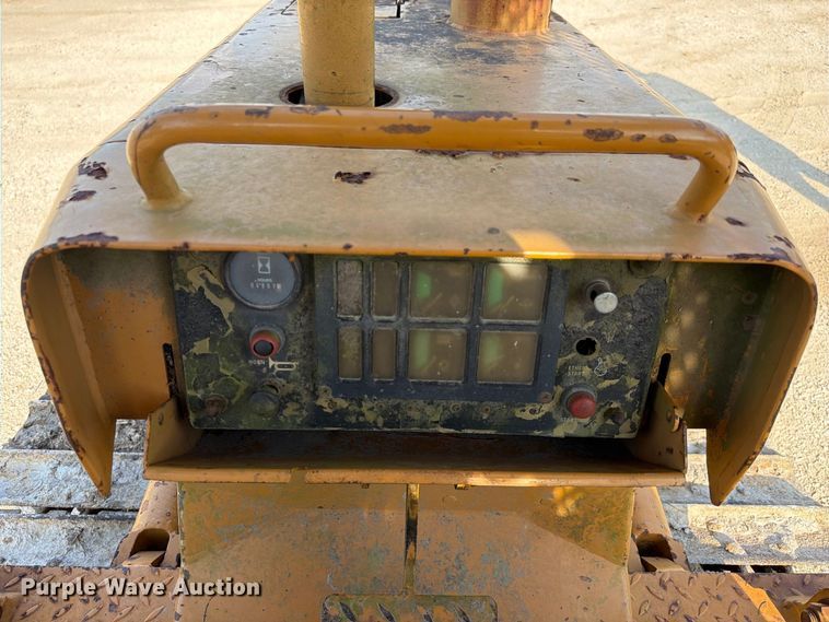 image for item EA7372 1995 Dressta TD-8H dozer