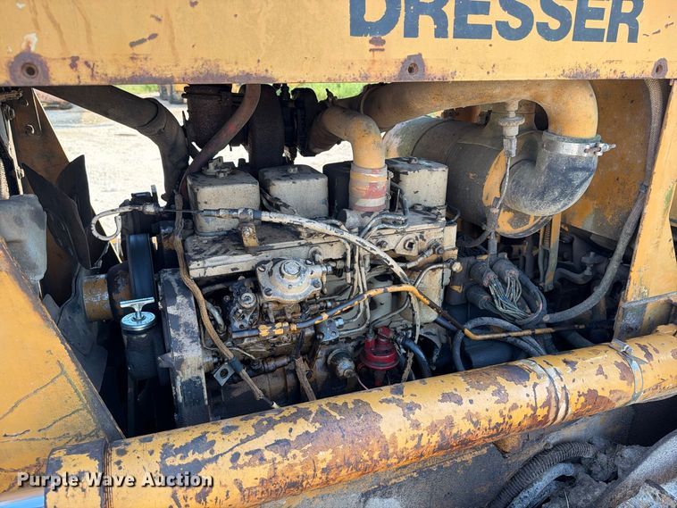 image for item EA7372 1995 Dressta TD-8H dozer
