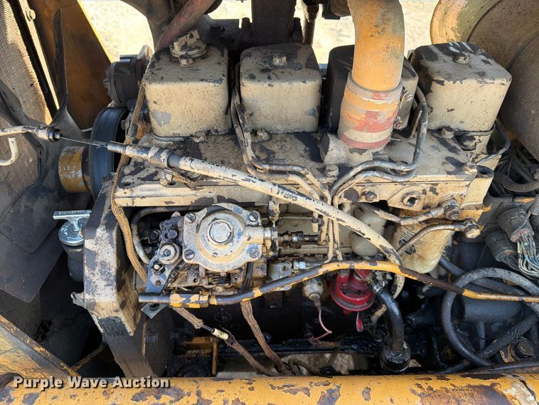 image for item EA7372 1995 Dressta TD-8H dozer