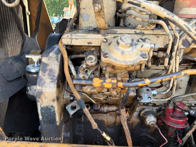 image for item EA7372 1995 Dressta TD-8H dozer