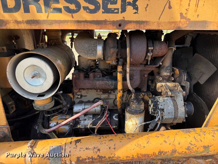 image for item EA7372 1995 Dressta TD-8H dozer
