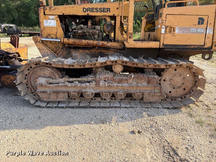 image for item EA7372 1995 Dressta TD-8H dozer