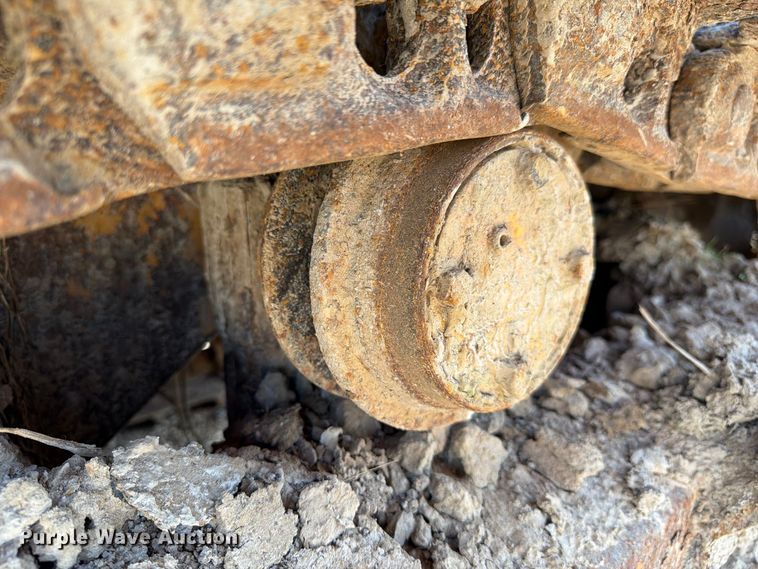 image for item EA7372 1995 Dressta TD-8H dozer