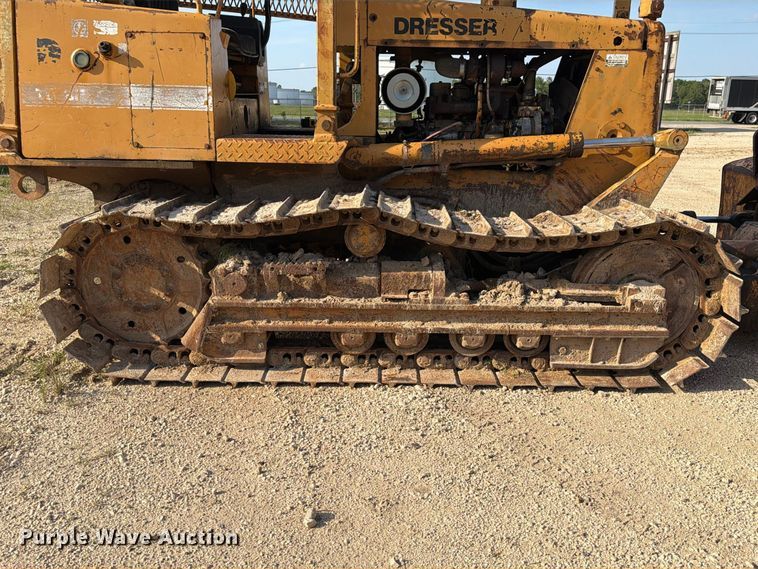 image for item EA7372 1995 Dressta TD-8H dozer