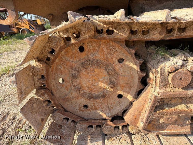 image for item EA7372 1995 Dressta TD-8H dozer