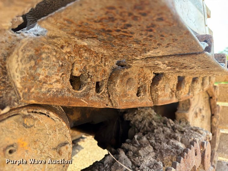 image for item EA7372 1995 Dressta TD-8H dozer