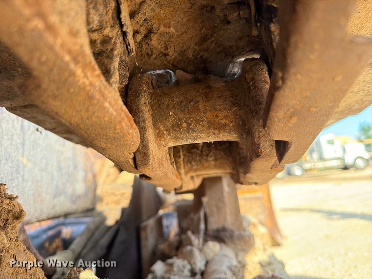 image for item EA7372 1995 Dressta TD-8H dozer