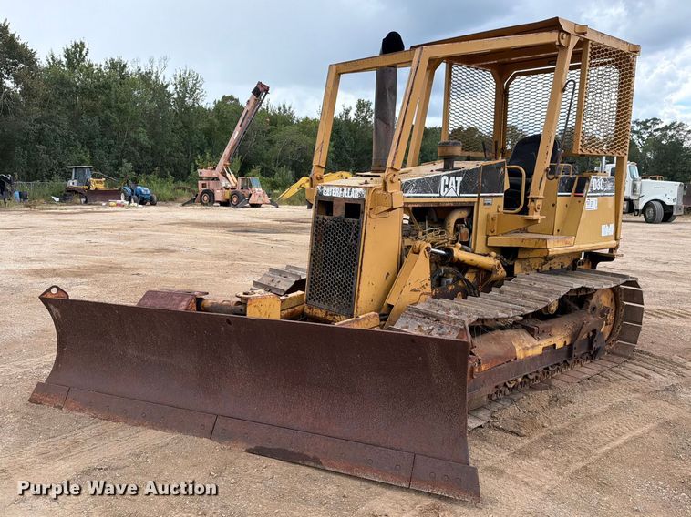 image for item EA7392 1995 Caterpillar D3C dozer