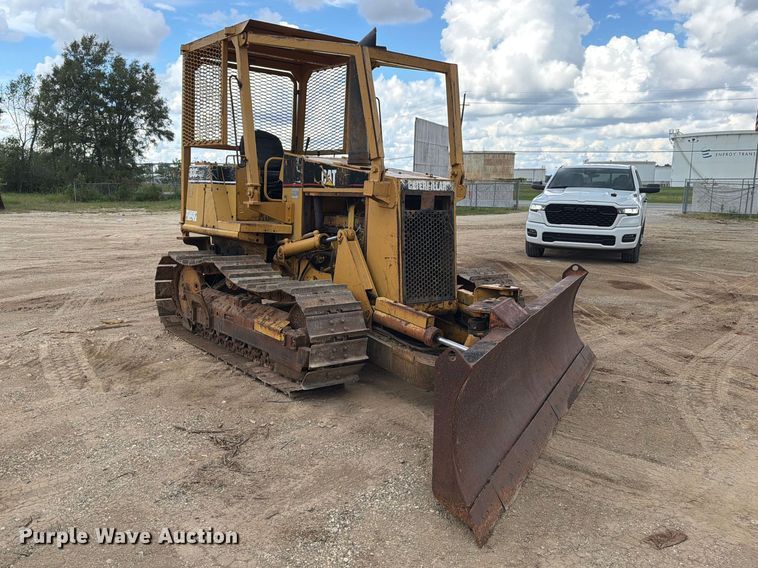 image for item EA7392 1995 Caterpillar D3C dozer