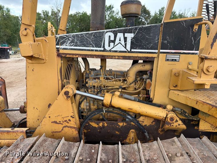 image for item EA7392 1995 Caterpillar D3C dozer