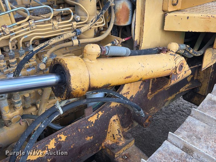 image for item EA7392 1995 Caterpillar D3C dozer