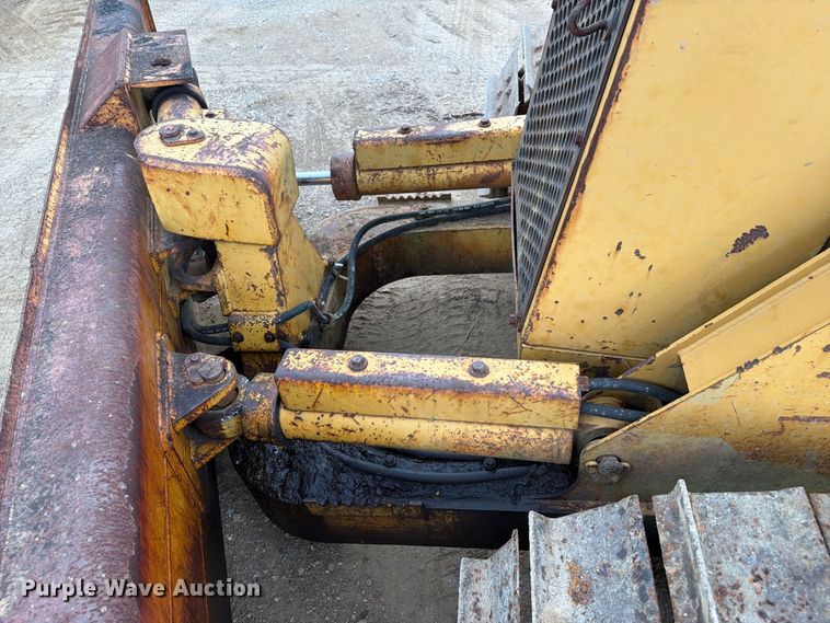 image for item EA7392 1995 Caterpillar D3C dozer